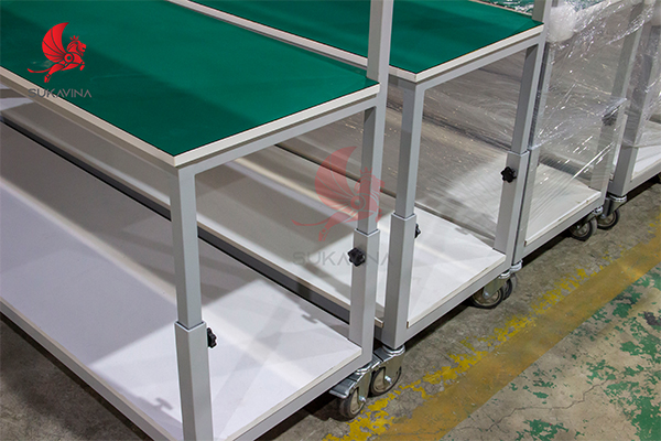 Bàn thao tác có bánh xe , lắp ráp hỗ trợ di chuyển tối ưu nhanh chóng trong nhà xưởng 